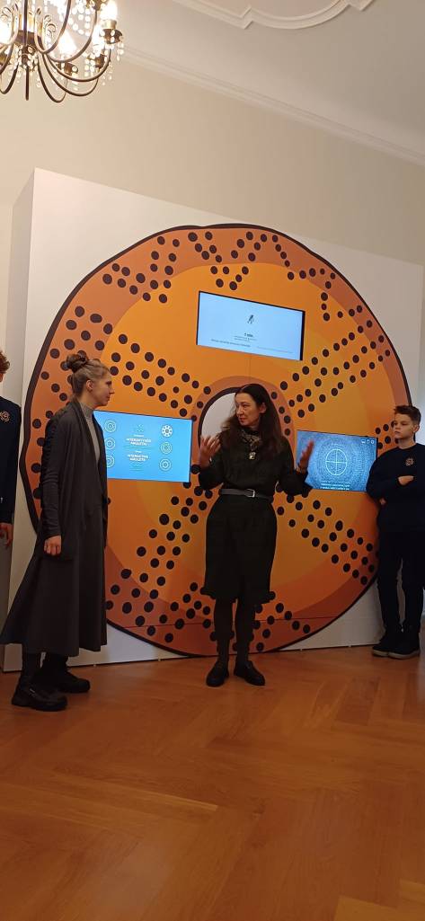 MUZIEJŲ EKSPOZICIJŲ PAPILDYMAS MULTIMEDIJOS&nbsp;PRODUKTAIS